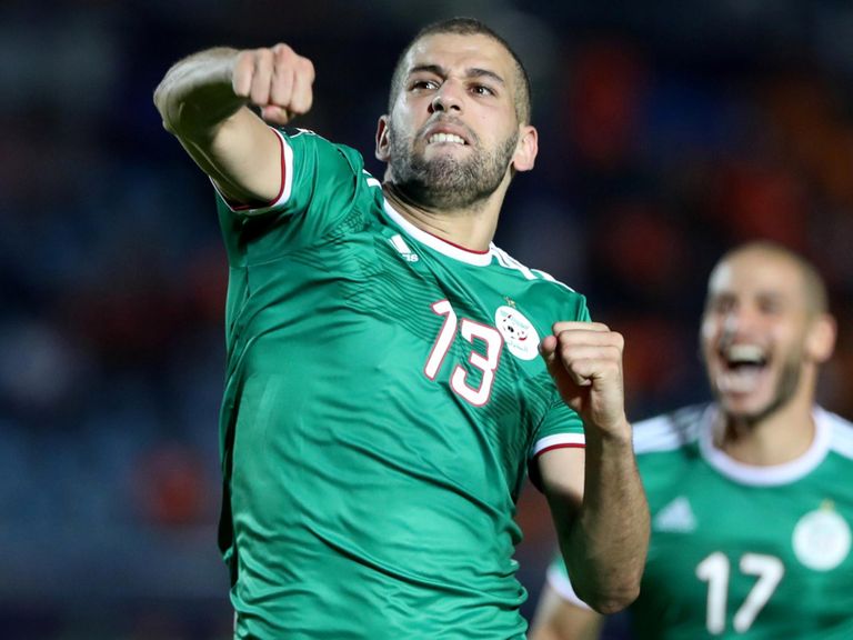 إسلام سليماني مهاجم منتخب الجزائر منتخب الجزائر
