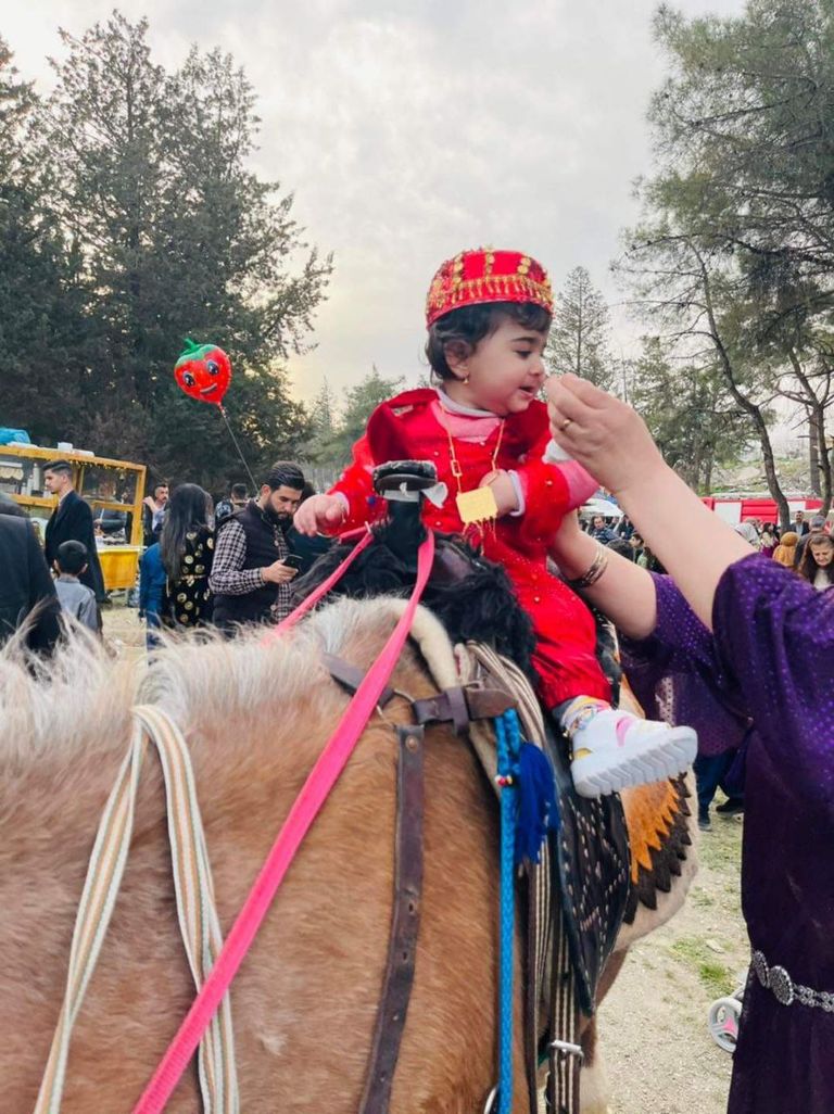 محتفلون عند متنزه وسط مدينة السليمانية بأعياد "نوروز"