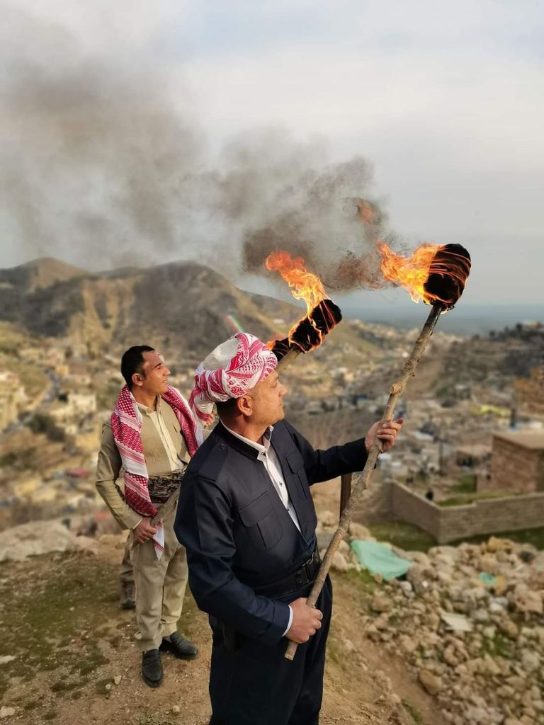 محتفلون عند متنزه وسط مدينة السليمانية بأعياد "نوروز"