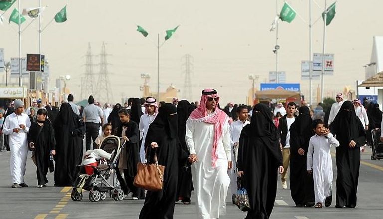 مواطنون سعوديون في شوارع الرياض- أرشيفية