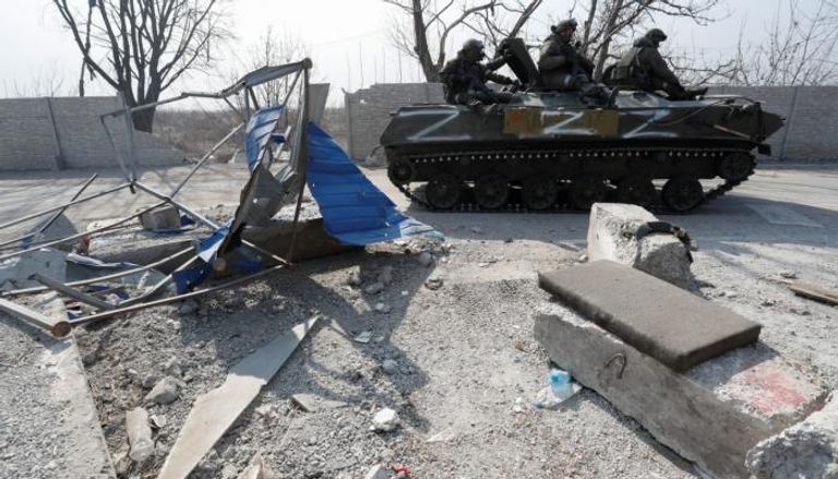 جنود روس يعتلون آلية شرق أوكرانيا - رويترز