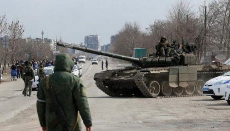 دبابة روسية خلال عمليات في أوكرانيا - أرشيفية