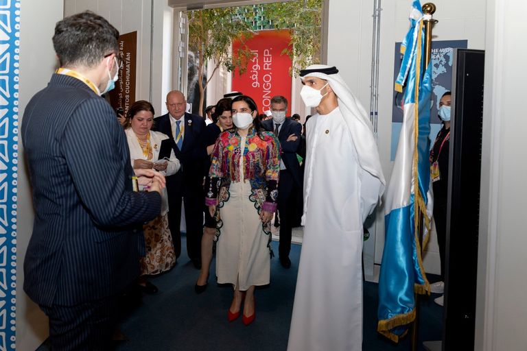 الدكتور ثاني بن أحمد الزيودي يتفقد جناح غواتيمالا الدكتور ثاني بن أحمد الزيودي يتفقد جناح جواتيمالا