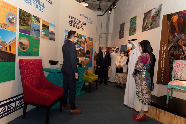 الدكتور ثاني بن أحمد الزيودي يتفقد جناح غواتيمالا الدكتور ثاني بن أحمد الزيودي يتفقد جناح جواتيمالا