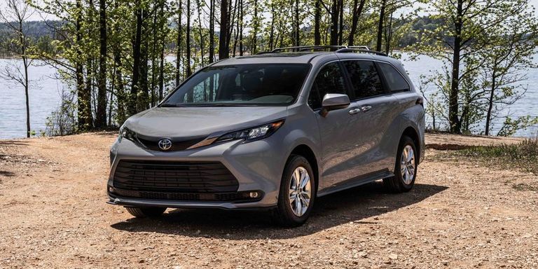 تويوتا Sienna 2022 كيا Carnival 2022