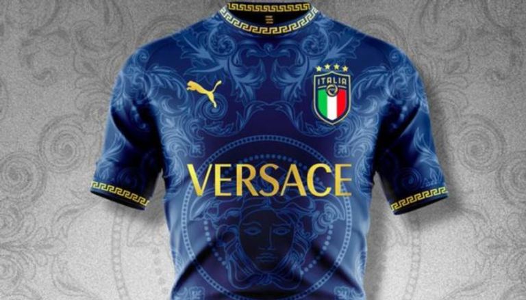 قميص مصمم عام 2020 لعرضه على المنتخب الإيطالي