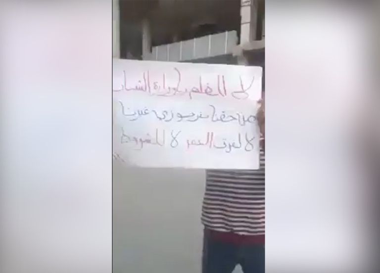 شباب ليبي من المسجلين بمشروع منح الزواج