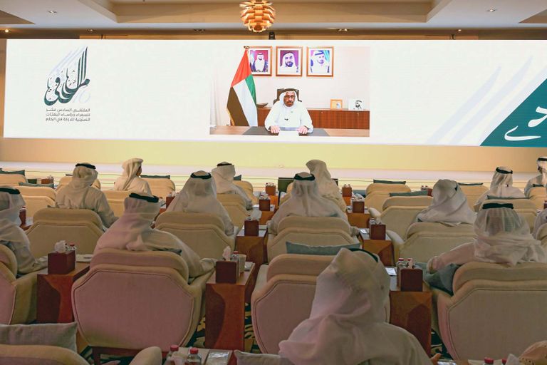 سارة الأميري خلال مشاركتها بالملتقى