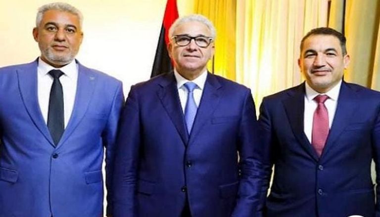 باشاغا يتوسط وزير الداخلية عصام بوزريبة ووزير الحكم المحلي سامي الضاوي