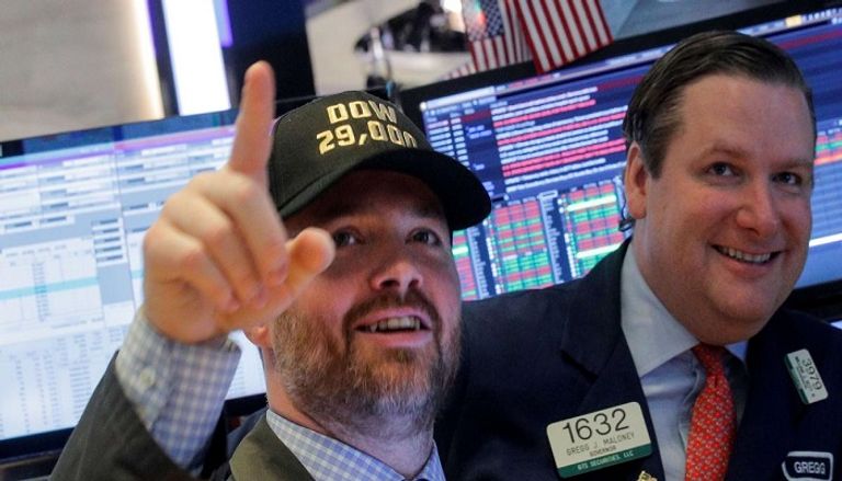 متداولون في بورصة وول ستريت الأمريكية