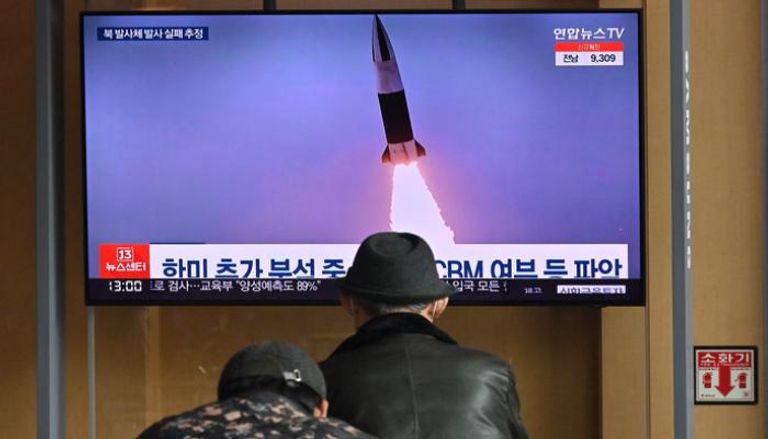 بث إخباري يظهر لقطات لتجربة صاروخ كوري شمالي