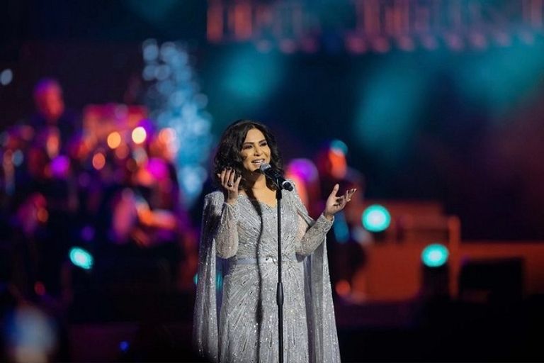 الفنانة نوال الكويتية خلال الحفل