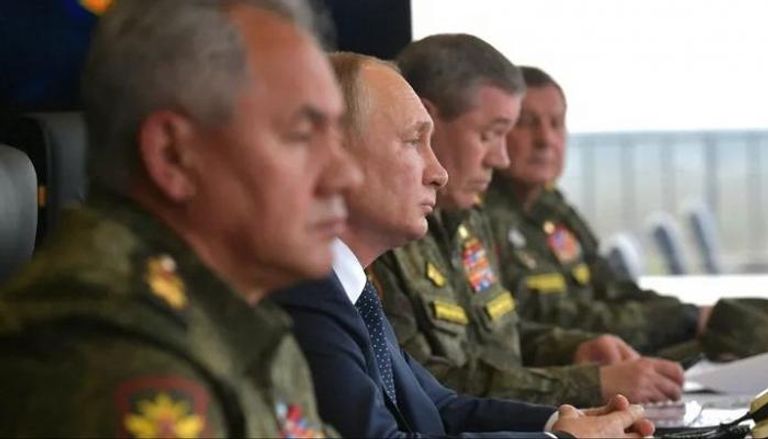 بوتين مع قادة جيشه