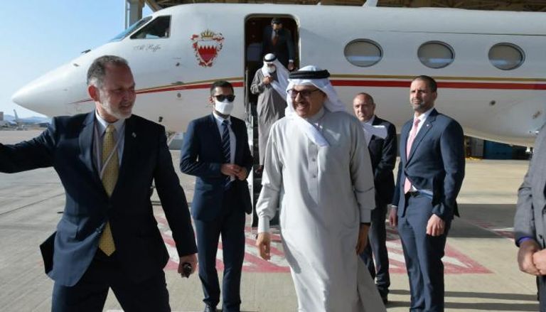 وزير الخارجية البحريني عبداللطيف الزياني لدى صوله إسرائيل للمشاركة بقمة النقب