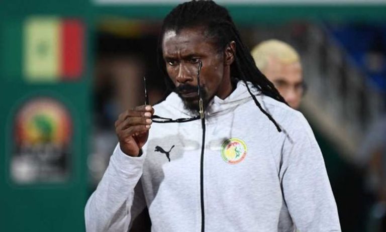 سيسيه مدرب السنغال آليو سيسيه مدرب السنغال