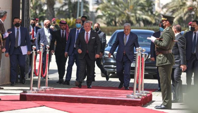 الرئيس الفلسطيني في استقبال العاهل الأردني