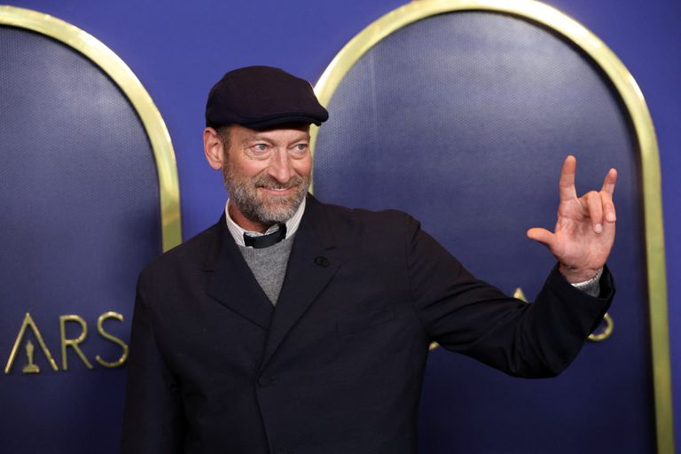 كينيث براناه مخرج فيلم BELFAST أثناء حصوله على جائزة الأوسكار