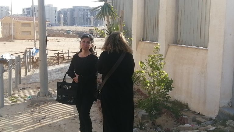 جثمان الفنان المصري عهدي صادق