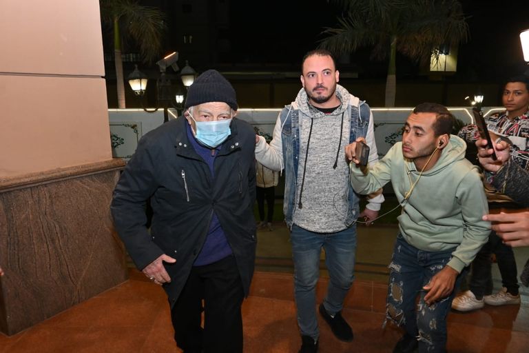 الفنان محمد رياض يقدم واجب العزاء