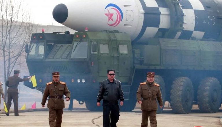 زعيم كوريا الشمالية يشرف على تجربة صاروخية