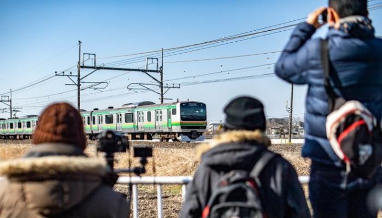 الشغوفون بالقطارات في اليابان يثيرون الانتباه... بتجاوزاتهم