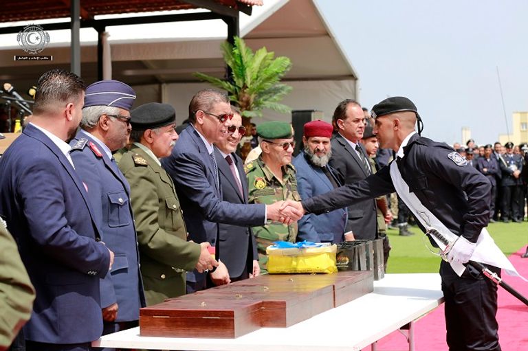نائب رئيس الحكومة الليبية ووزير الداخلية في حفل تخريج دفعة بالشرطة شرق البلاد