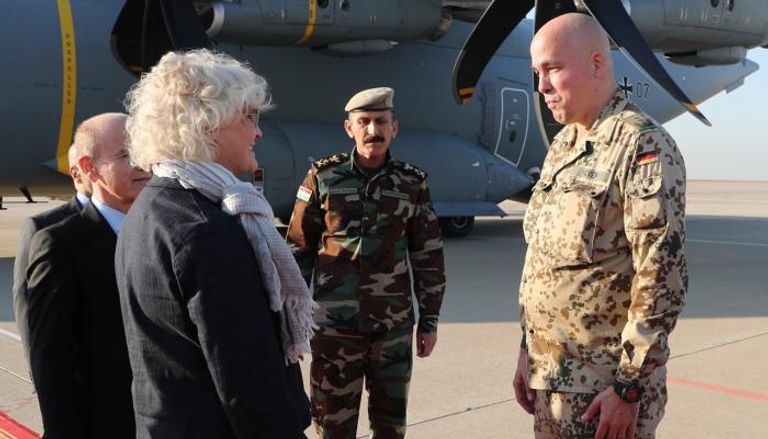 وزيرة الدفاع الألمانية تتفقد قوات بلادها