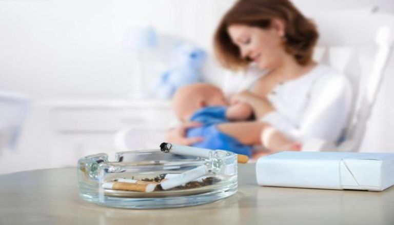 التدخين يصيب الرضيع باضطراب في النوم وضعف النمو