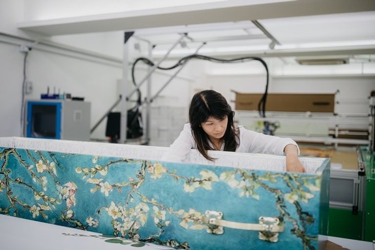 هونج كونج تعاني من تكدس جثث ضحايا كورونا في الحاويات