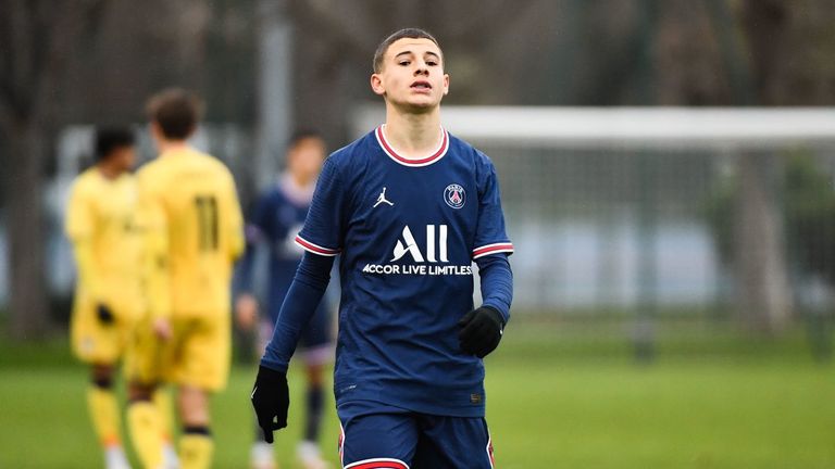 إسماعيل الغربي إسماعيل الغربي وليونيل ميسي