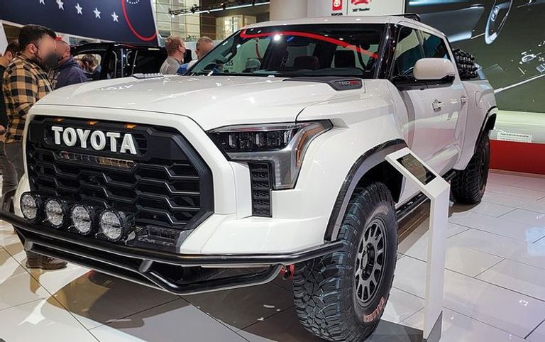 تويوتا Toyota Tundra  شاحنة Chevrolet Colorado