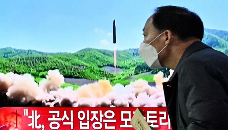 بث إخباري عن تجربة صاروخ عابر للقارات في كوريا الشمالية (أ. ف. ب)