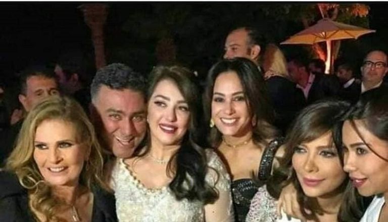 صورة تامر حبيب وأمينة خليل أثارت ضجة واسعة