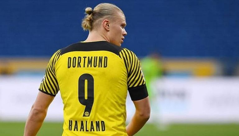 هالاند بقميص دورتموند إيرلينج هالاند مهاجم منتخب النرويج