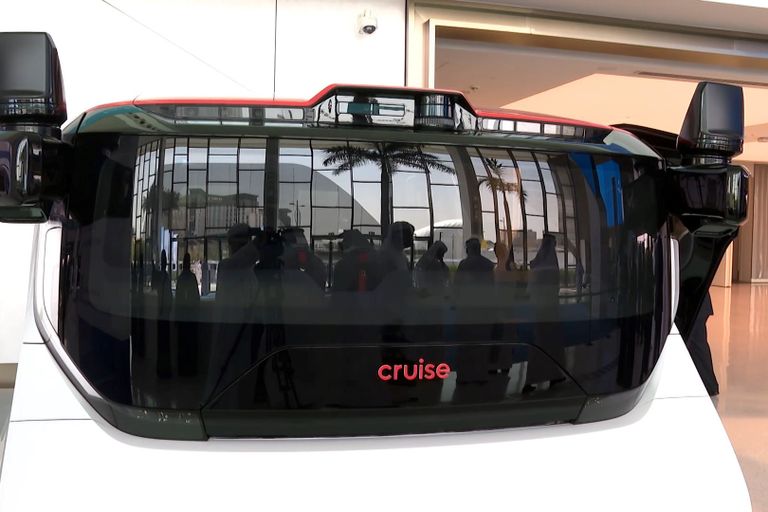 سيارة أوريجن ذاتية القيادة