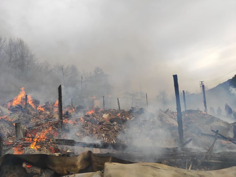 الحريق التهم عدة منازل