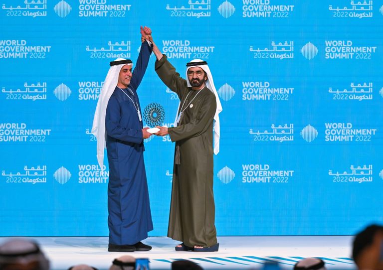 تكريم الفريق الشيخ سيف بن زايد آل نهيان نائب رئيس مجلس الوزراء وزير الداخلية الإماراتي ختام القمة العالمية للحكومات ٢٠٢٢