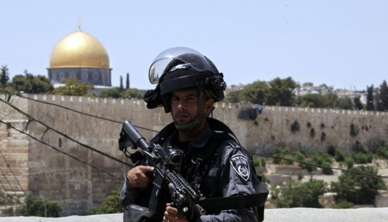 جندي إسرائيلي قرب الحرم القدسي الشريف