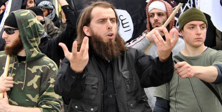 دواعش أوروبيون نسوة وأطفال من معسكر احتجاز لعائلات الدواعش في سوريا