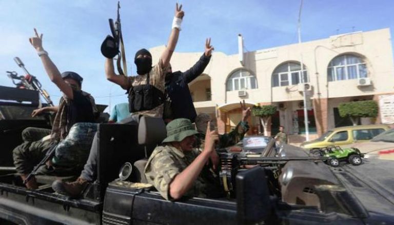 عناصر من المليشيات المسلحة في طرابلس. (أرشيفية)