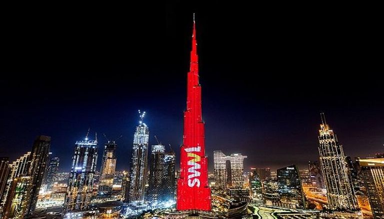 شعار سويفل على برج خليفة في دبي 