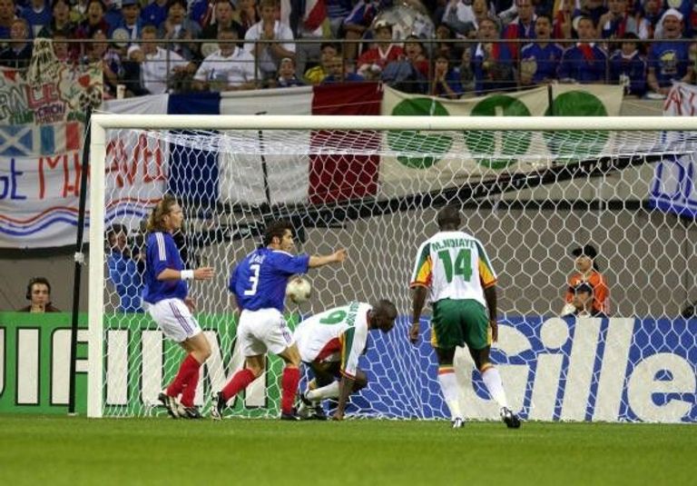 من مباراة فرنسا والسنغال في افتتاح كأس العالم 2002 منتخب السنغال