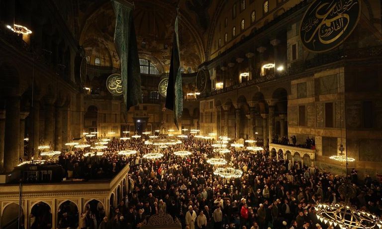 صلاة التراويح بمسجد آيا صوفيا