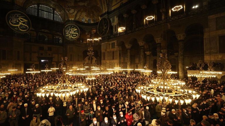 صلاة التراويح بمسجد آيا صوفيا