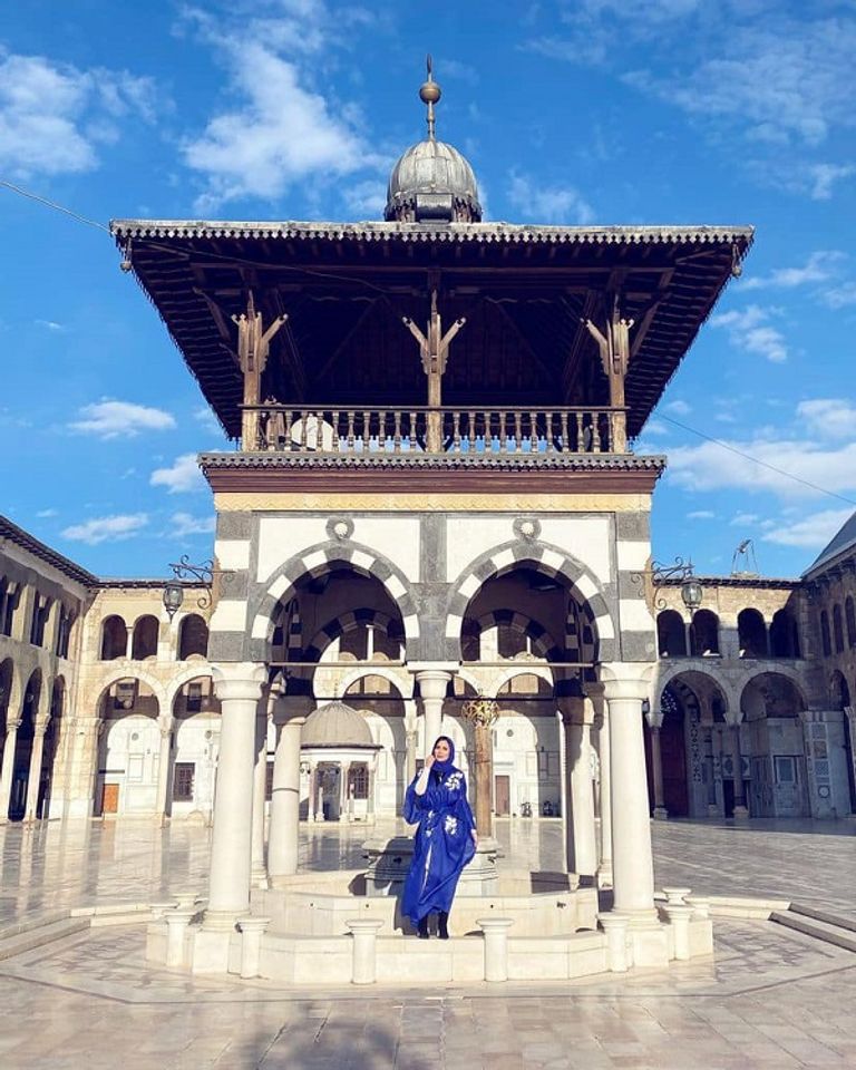 الفنانة السورية نسرين طافش