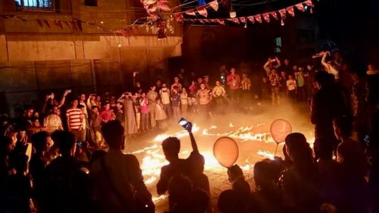 أطفال في تجمع فجر السبت في تعز اليمنية ابتهاجا بقدوم رمضان