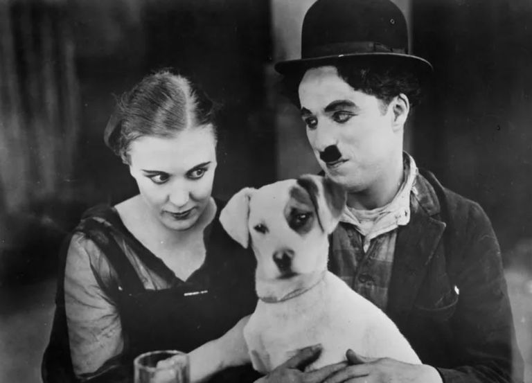 الفنان البريطاني الراحل تشارلي شابلن