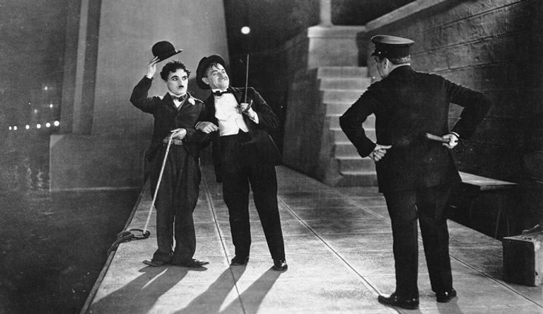 الفنان البريطاني الراحل تشارلي شابلن