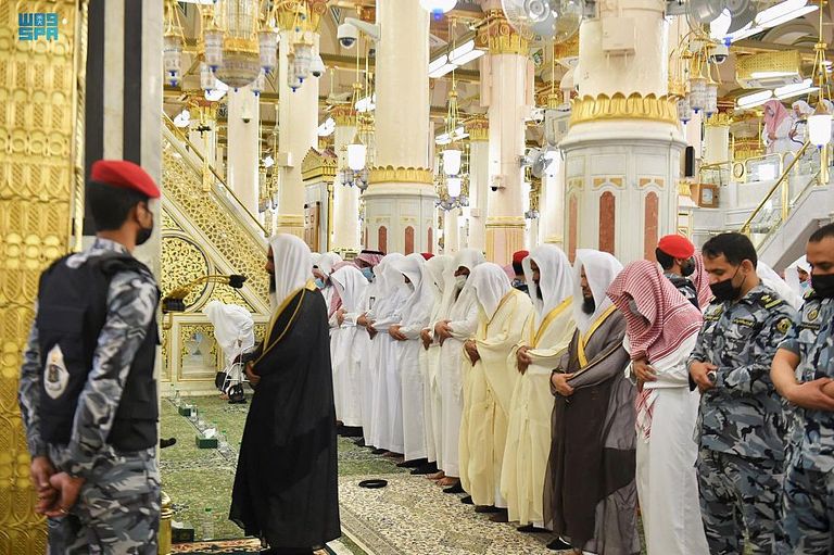 صلاة التراويح في المسجد النبوي