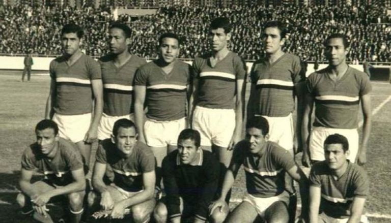 حسن الشاذلي مع لاعبي منتخب مصر